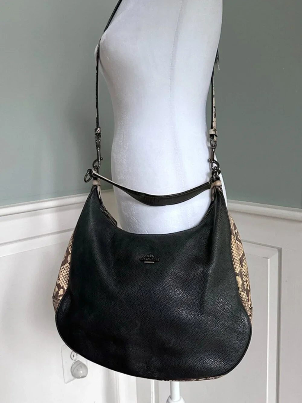 Coach Harley Hobo Crossbody Shoulder Bag Black & Snake Embossed Leather F57503